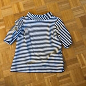 Gallery high quality top black&white stripe. Unique collar detail. Size M.